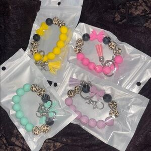 SET of 4 Leopard Beaded Keychain Bracelets pink, mint, lilac, yellow